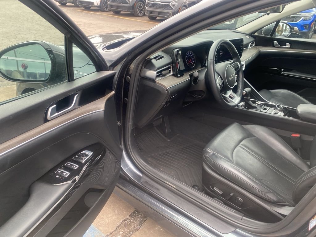 Used 2023 Gravity Gray Kia EX image 11