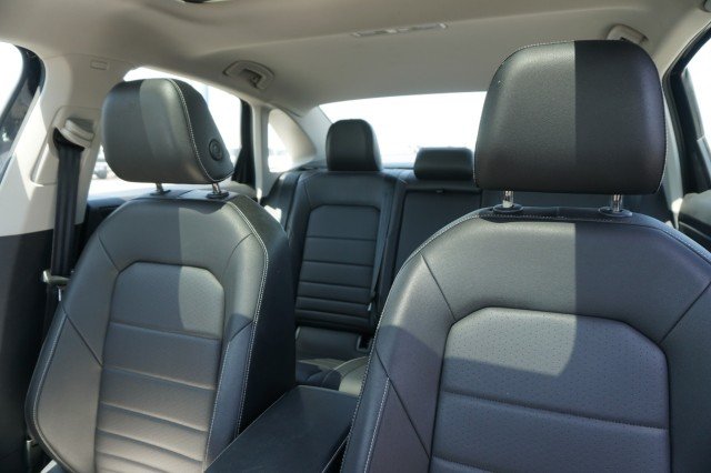 Used 2024  Volkswagen SE image 15