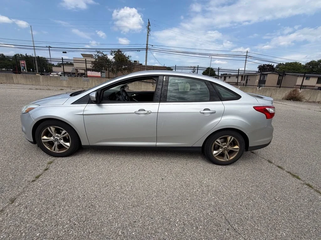 Used 2012 Silver Ford SE image 5
