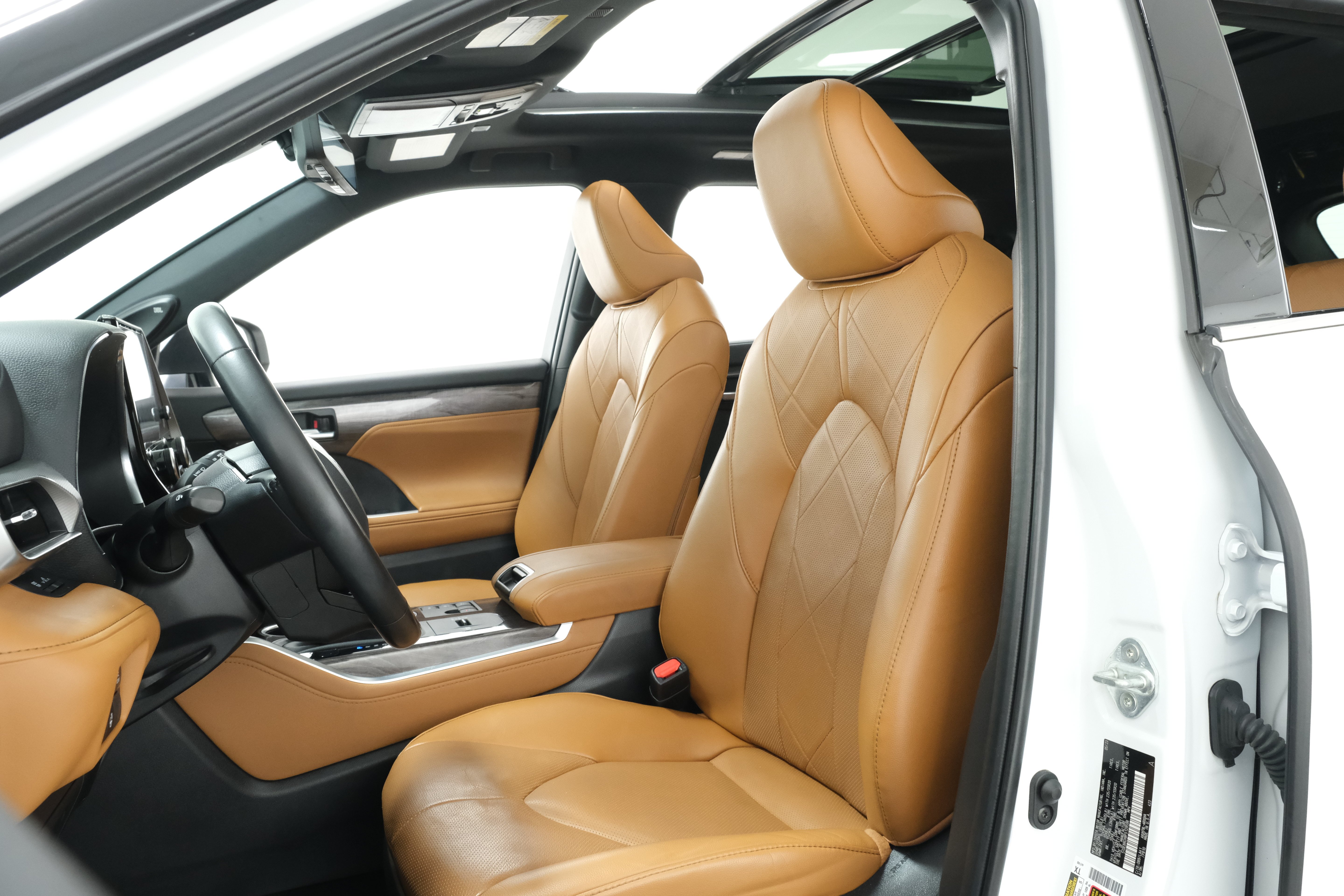 Used 2023 Wind Chill Pearl Toyota Platinum image 30