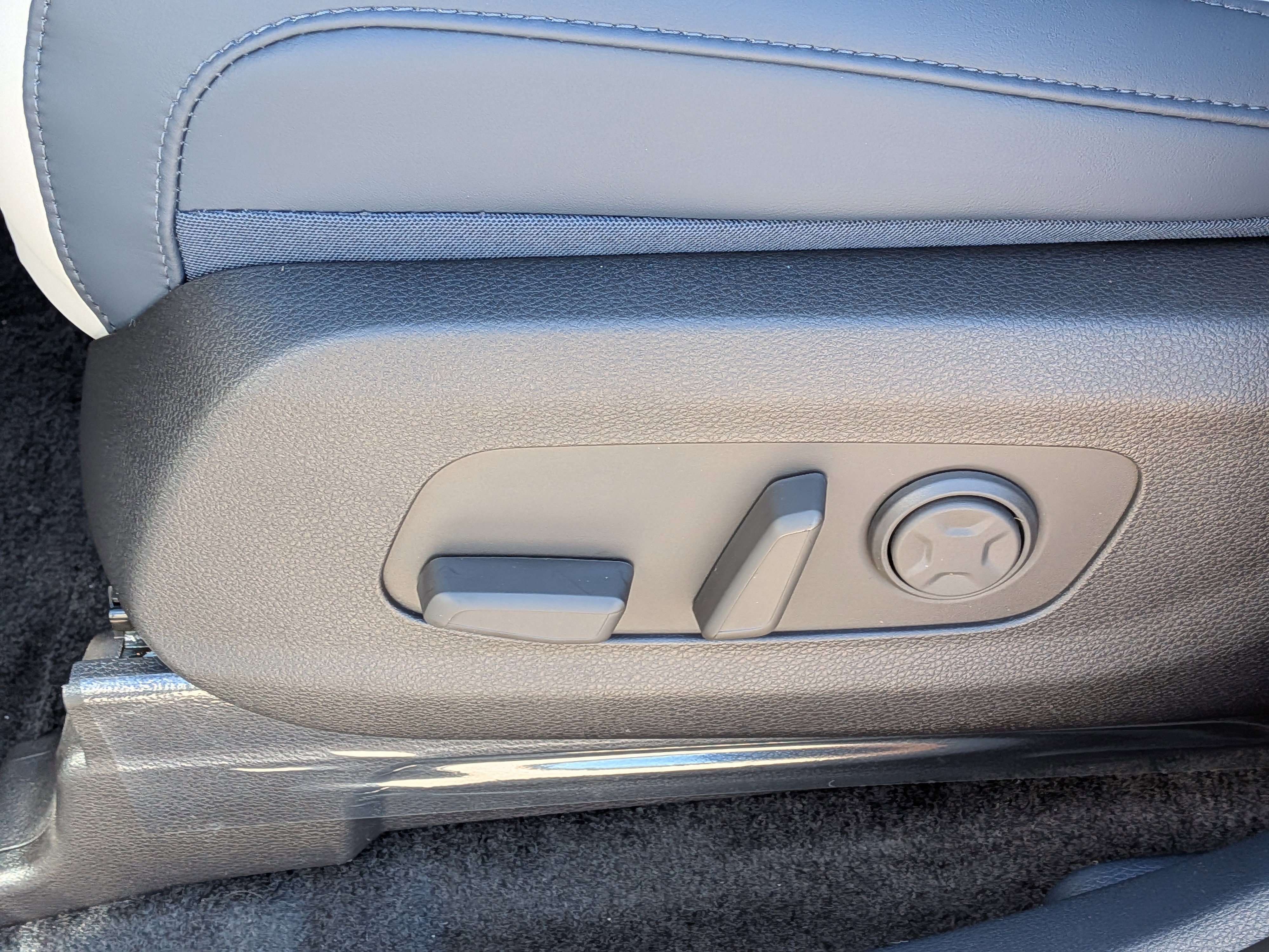 New 2026 Ceramic Silver Kia SX image 26