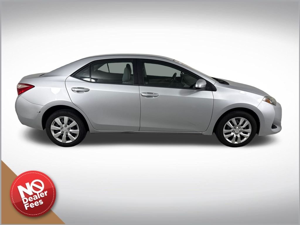 Used 2017  Toyota L image 2