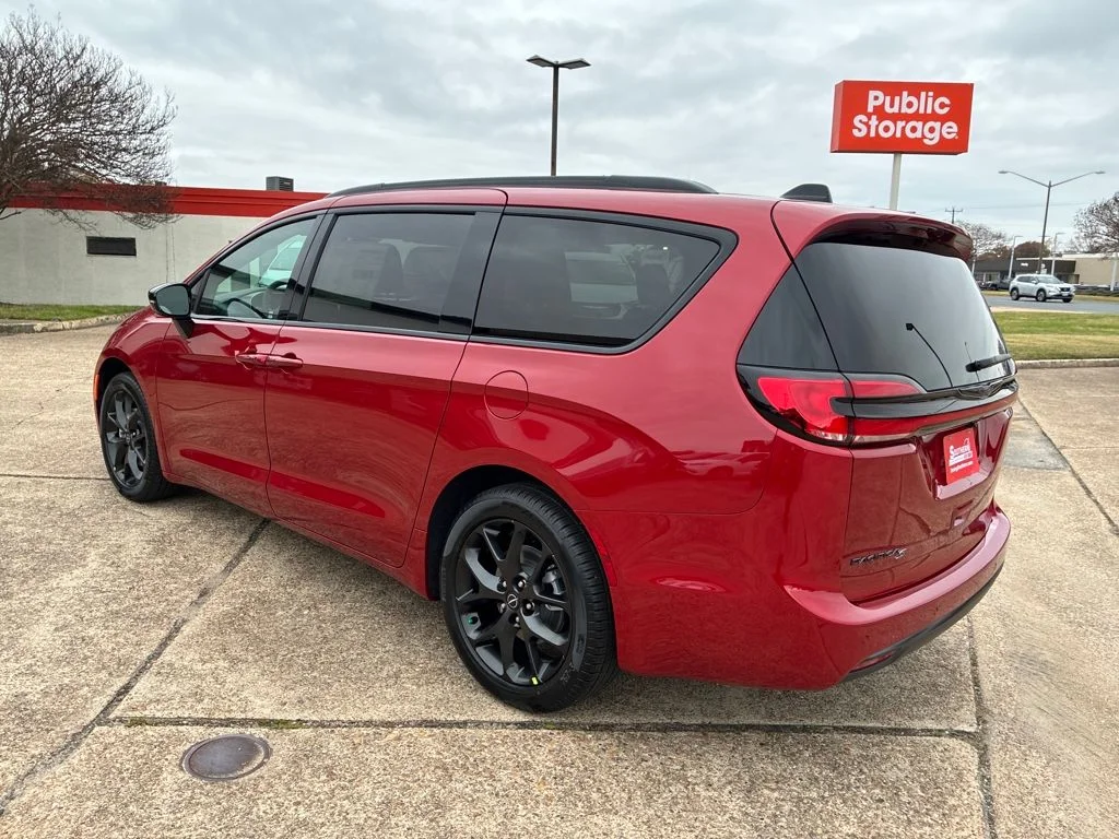 New 2026 Red Hot Pearl-Coat Exterior Paint Chrysler Select image 3