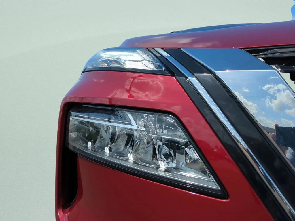 Used 2021 Red Nissan SV FWD image 18