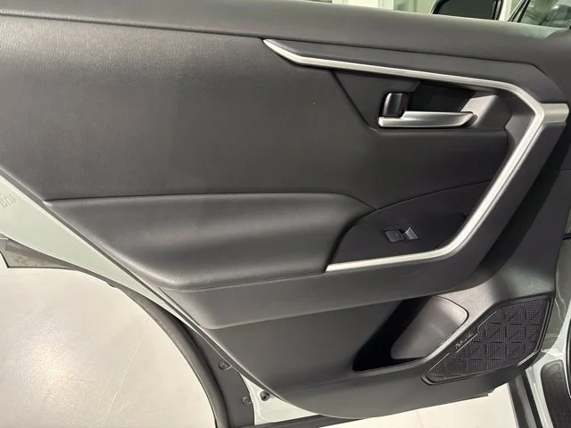 Used 2023  Toyota XLE Premium image 19