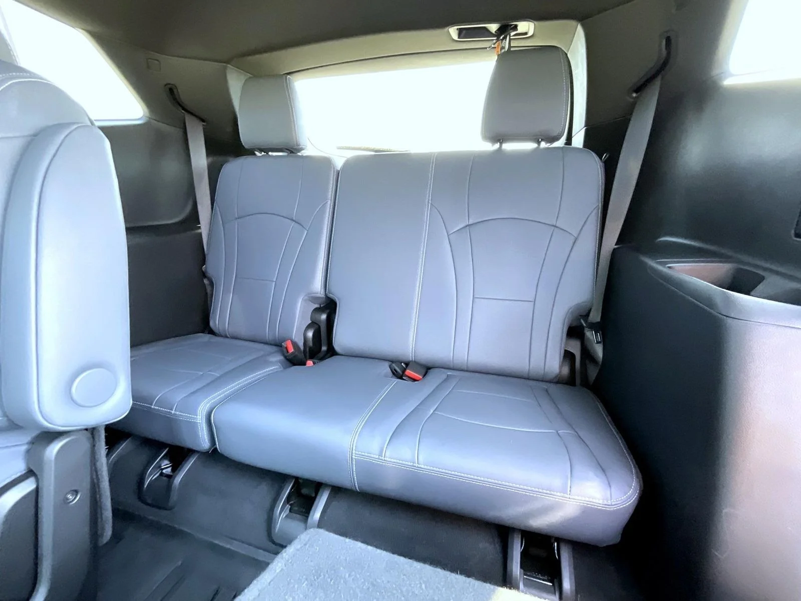 Used 2022 Black Buick Essence image 21