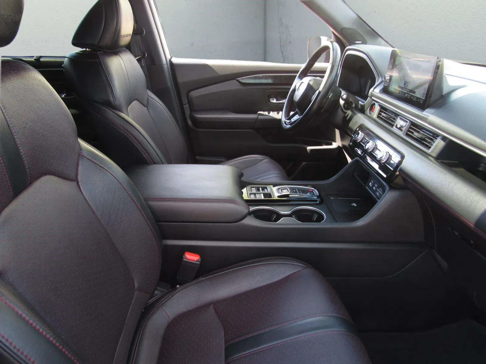 Certified Used 2025 Modern Steel Metallic Honda AWD Black Edition image 41