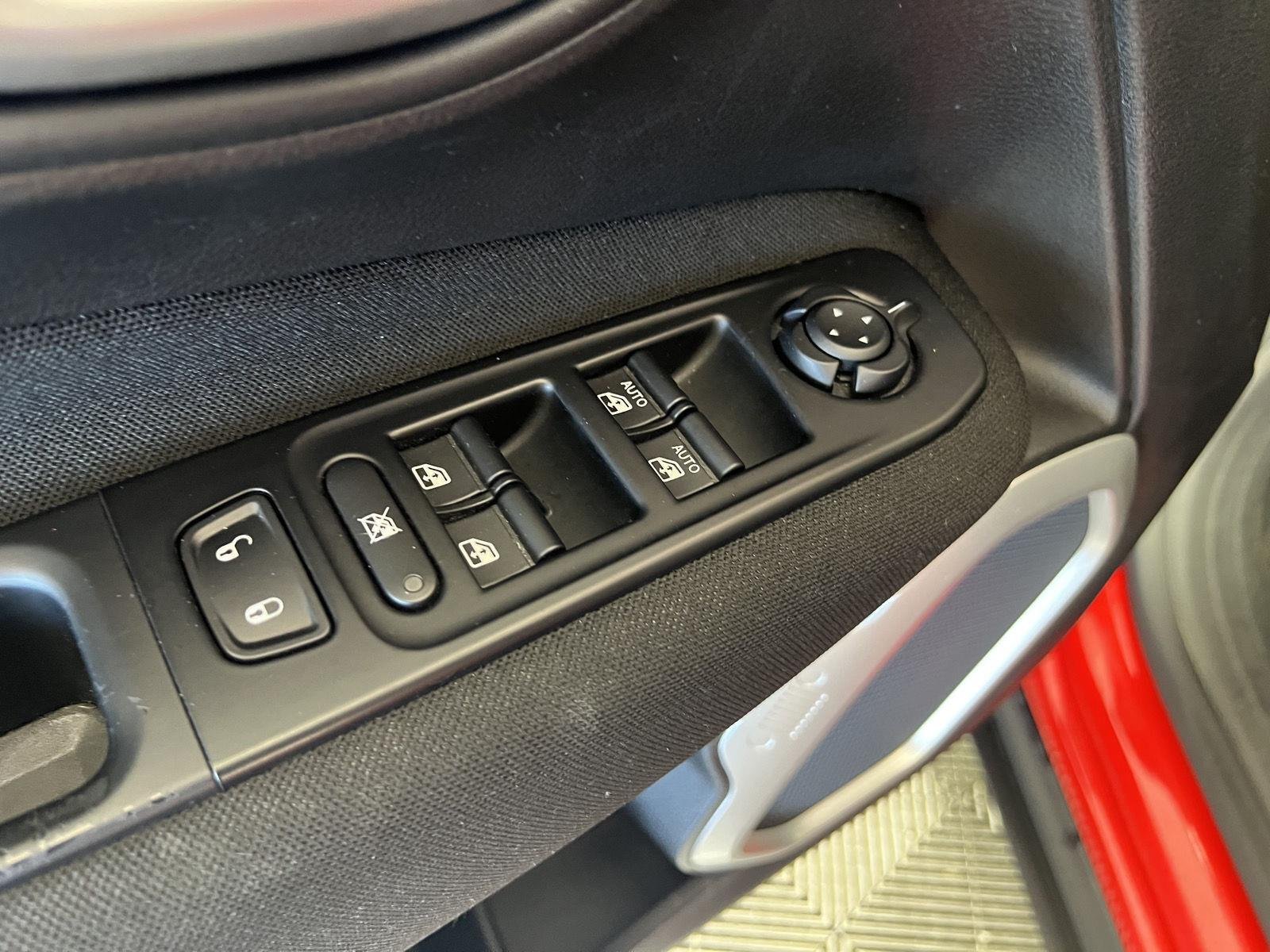 Used 2020 Colorado Red Clearcoat Jeep Latitude image 6
