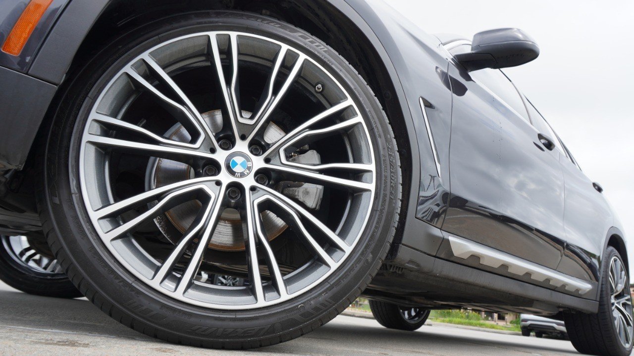 Used 2022 Gray BMW sDrive30i image 11