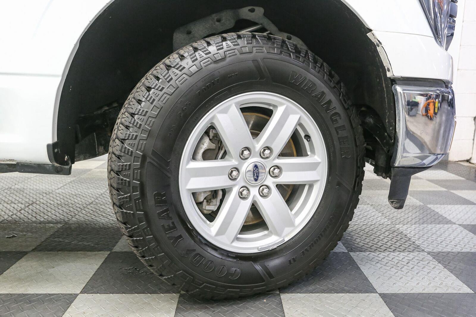 Used 2023 Oxford White Ford XLT image 14