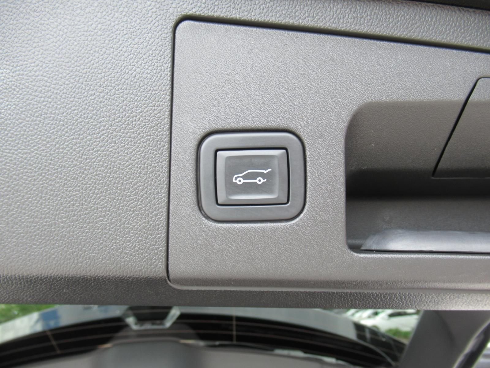 Used 2022 Black Cadillac Sport image 35