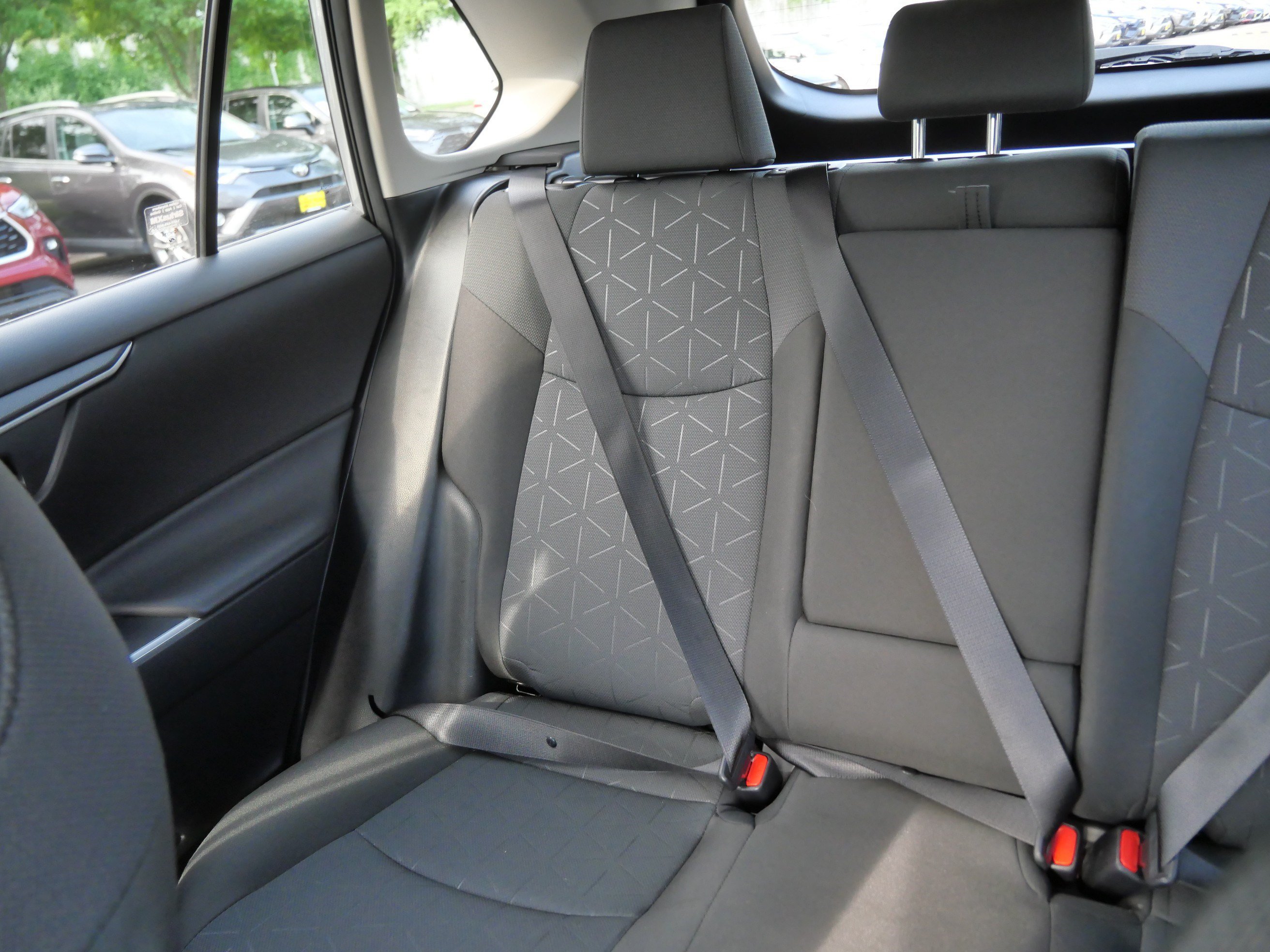 2024 Toyota RAV4 XLE - Photo 12