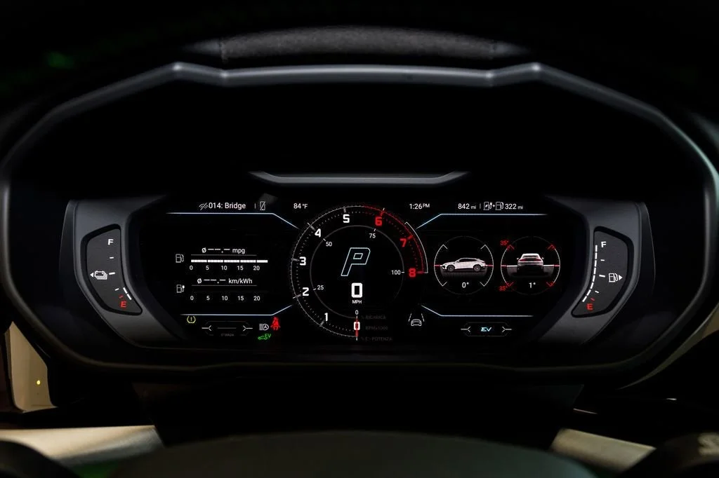 Used 2025 Green Lamborghini SE image 47