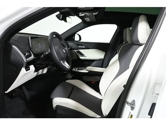 New 2026 Alpine White BMW xDrive28i image 3