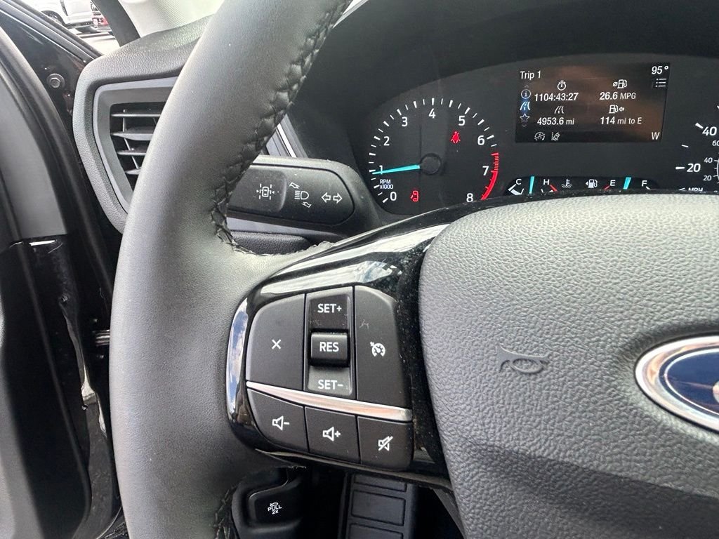 Used 2022 Black Ford SE image 13