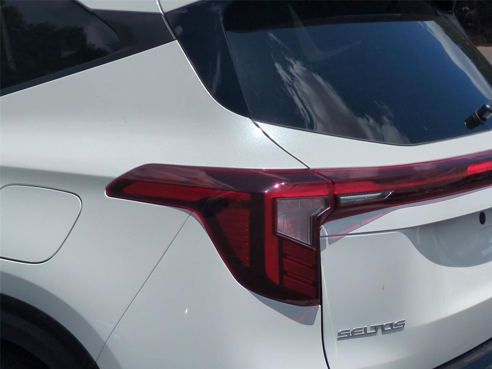 New 2026 Snow White Pearl Kia S image 12