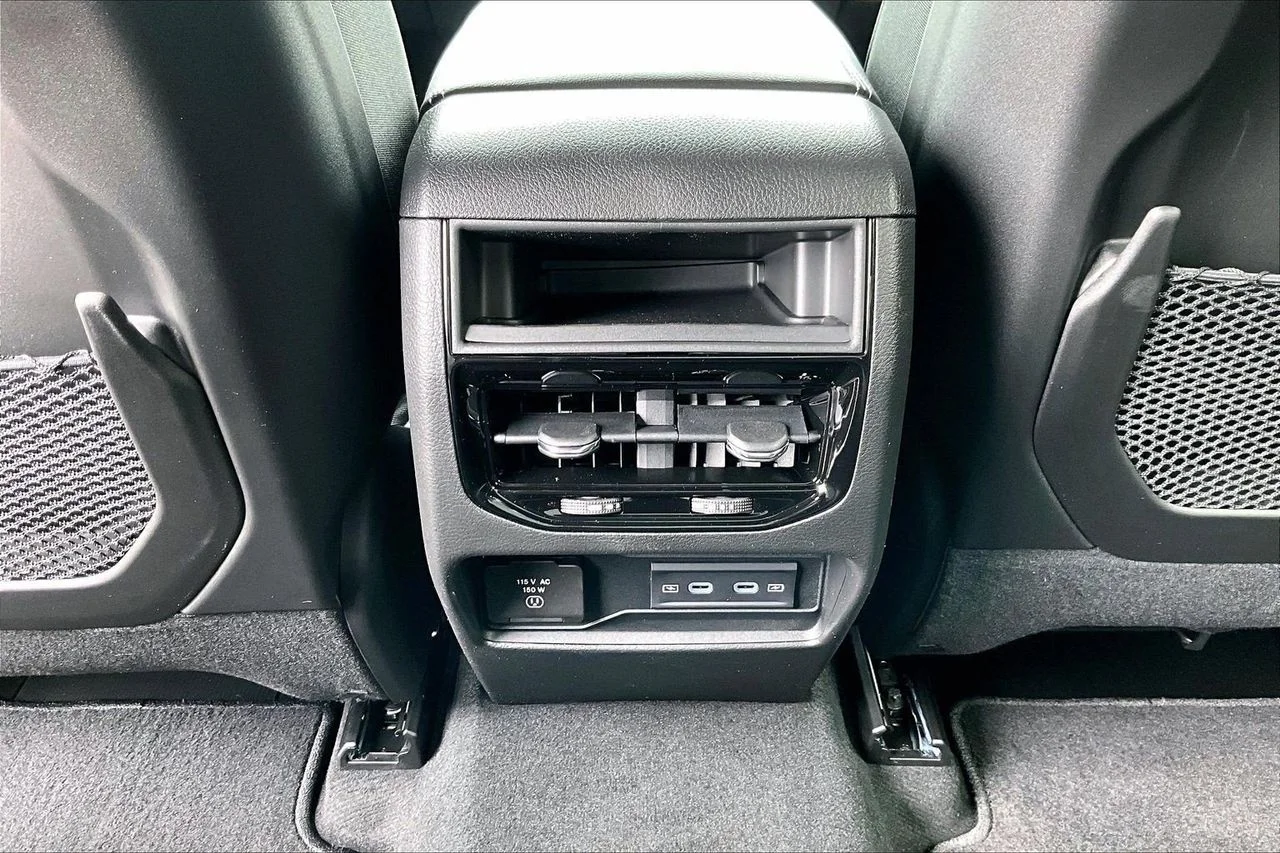 New 2026 Silver Zynith Exterior Paint Jeep Altitude image 16