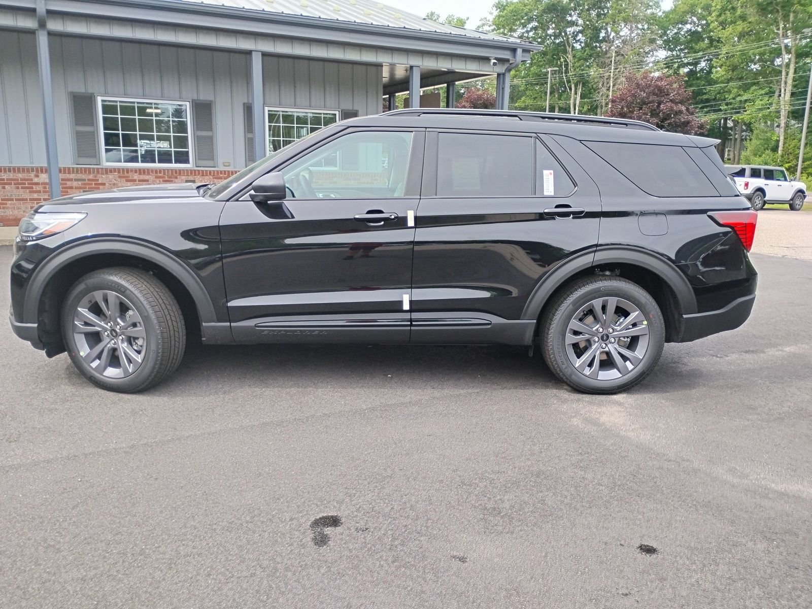 New 2026 Agate Black Metallic Ford Active image 4
