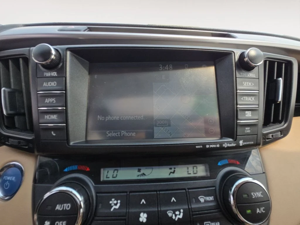 Used 2016 White Toyota XLE image 15