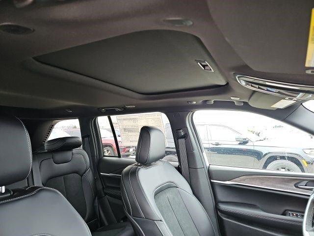 New 2026 Diamond Black Crystal Pearlcoat Jeep Laredo Altitude image 12