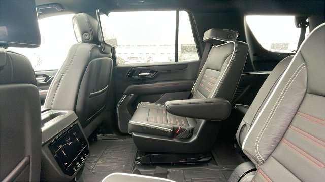 2026 GMC Yukon AT4 Ultimate - Photo 16