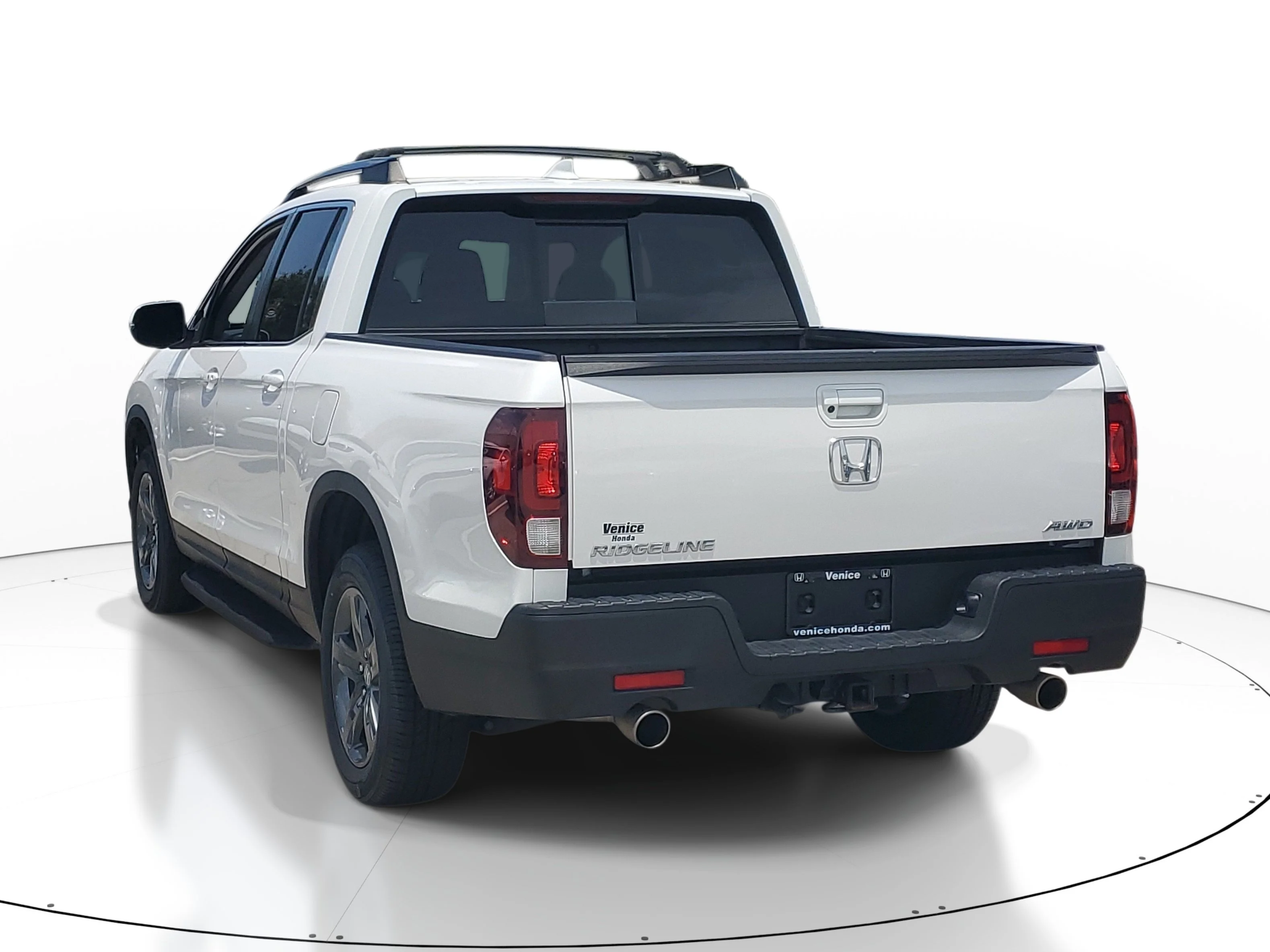 Used 2023 Platinum White Honda RTL image 3