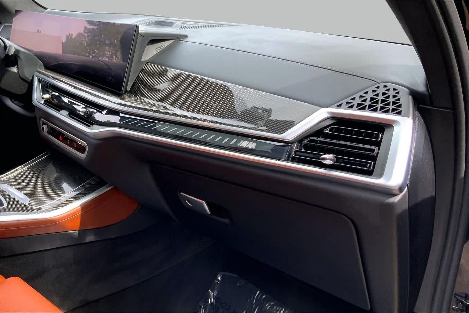 Used 2025 Black Sapphire Metallic BMW M60i image 18