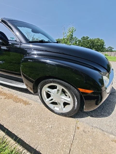 Used 2004 Black Chevrolet Base image 21