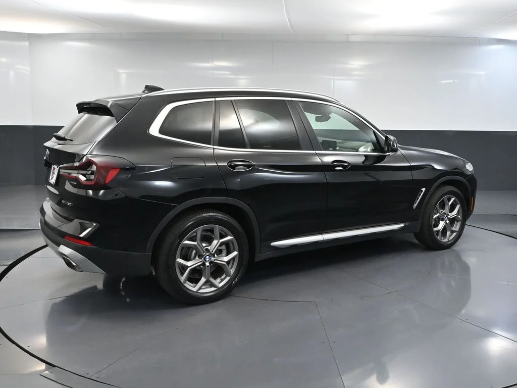 Used 2023 Black BMW xDrive30i image 6