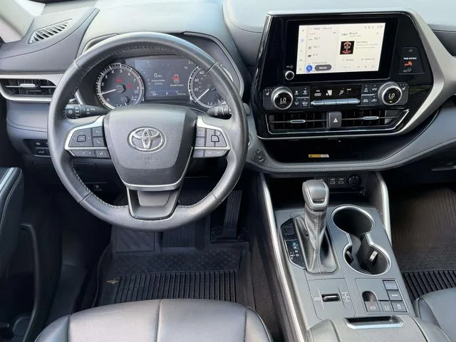 2023 Toyota Highlander XLE - Photo 2