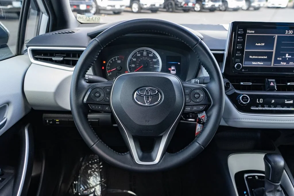 Used 2021  Toyota SE image 15