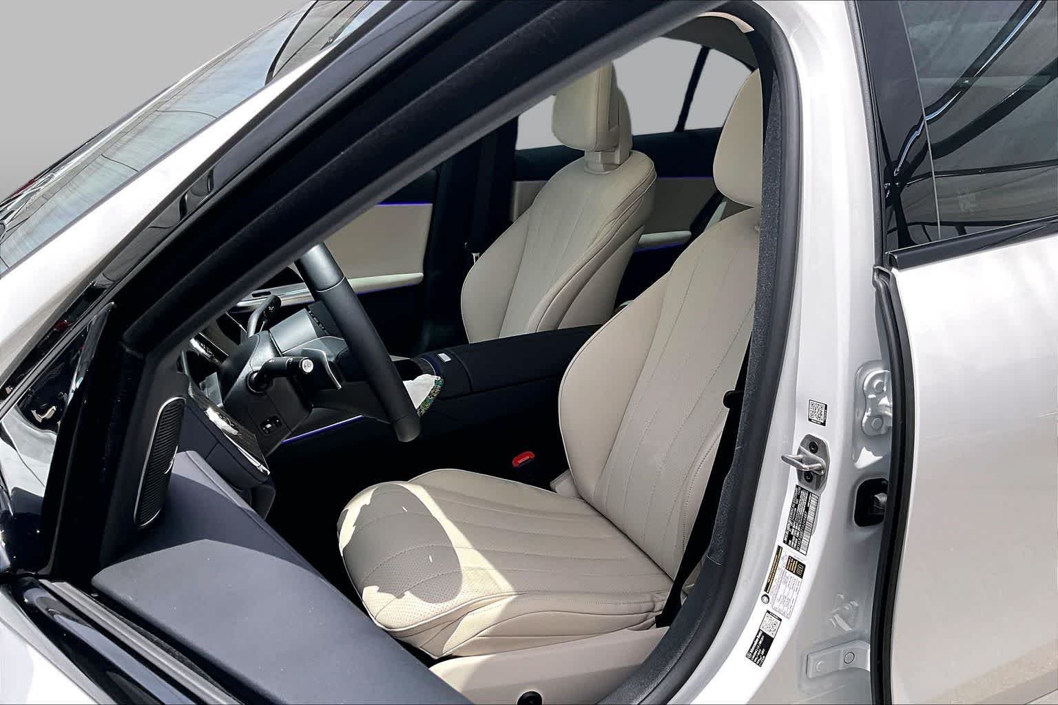 New 2026 MANUFAKTUR Moonlight White Metallic Mercedes-Benz E 450 image 16