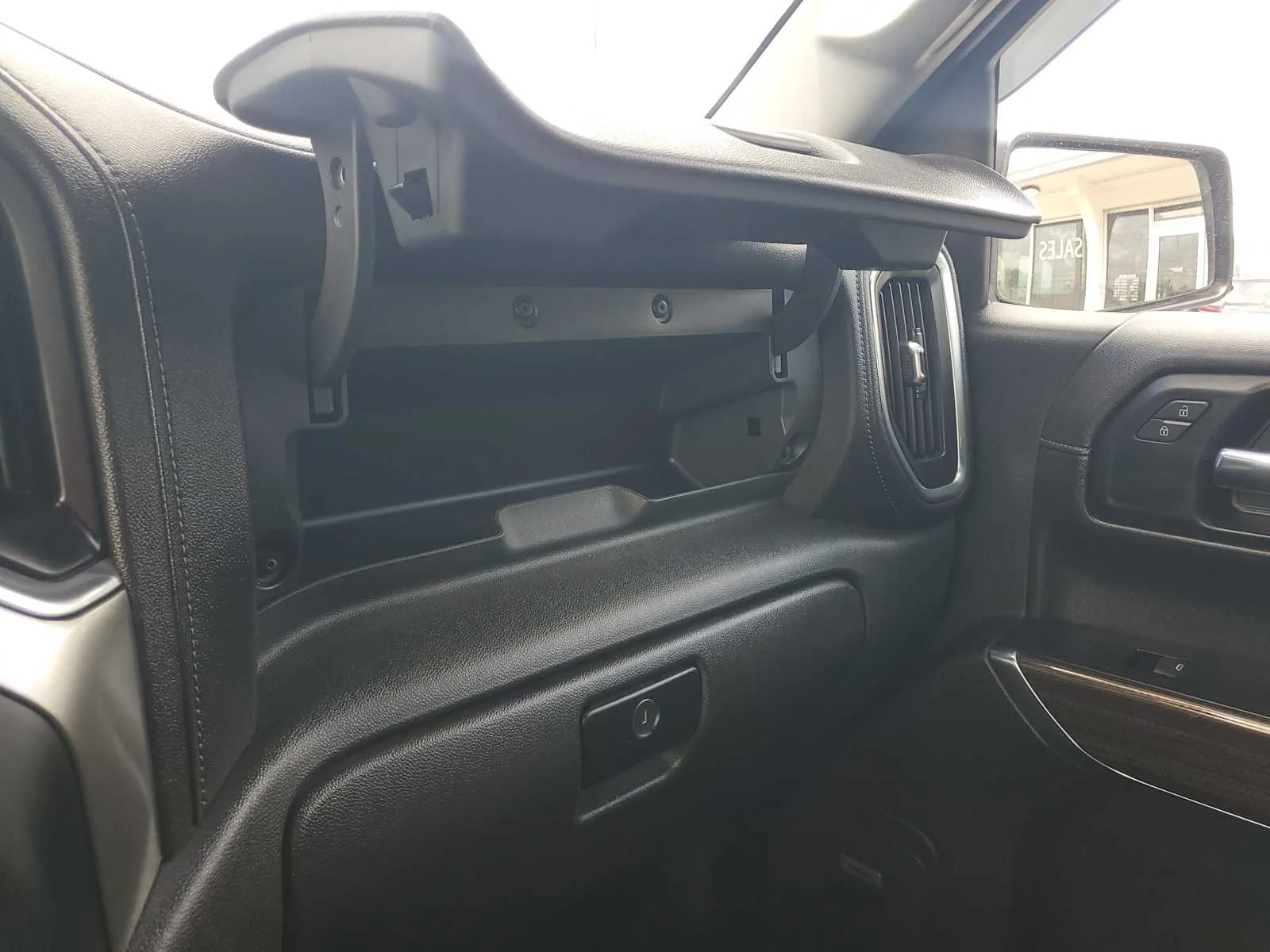 Used 2019 BLACK Chevrolet RST image 23