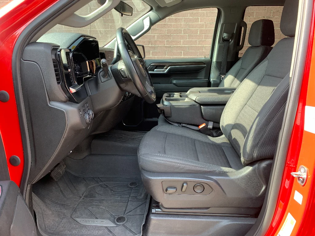 Used 2023 Red Chevrolet LT image 31