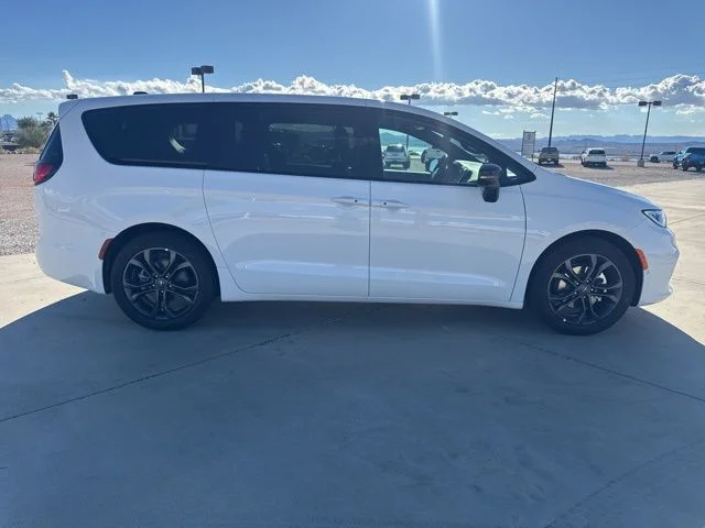 2026 Chrysler Pacifica Select - Photo 7