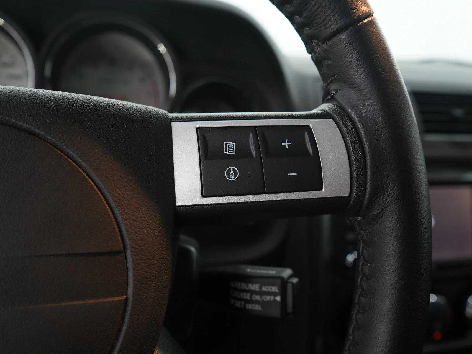 Used 2008 Brilliant Black Crystal Pearlcoat Dodge SRT8 image 26