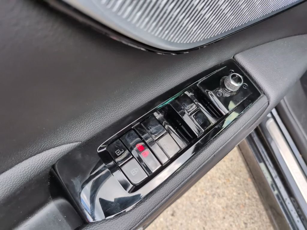 Used 2023 Black Maserati Modena image 20