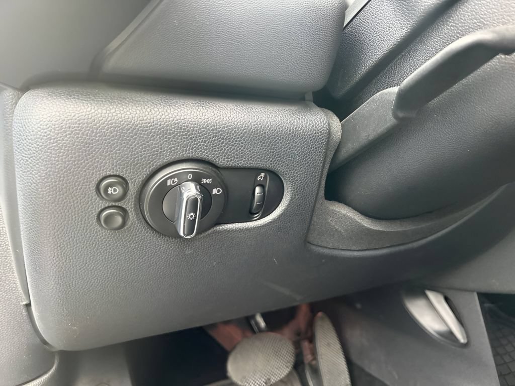 Used 2016 Electric Blue Metallic MINI Base image 21