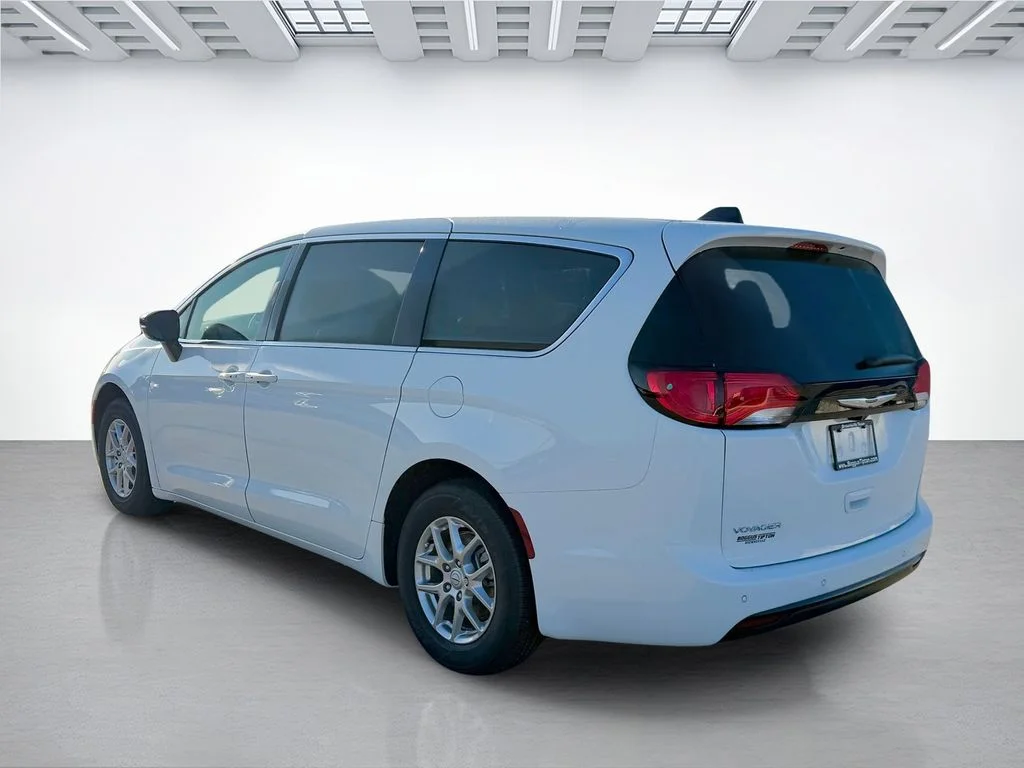 New 2026 Bright White Clear-Coat Exterior Paint Chrysler LX image 5