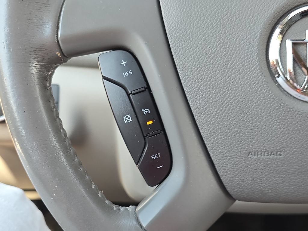 Used 2008 WHITE OPAL Buick CX image 19