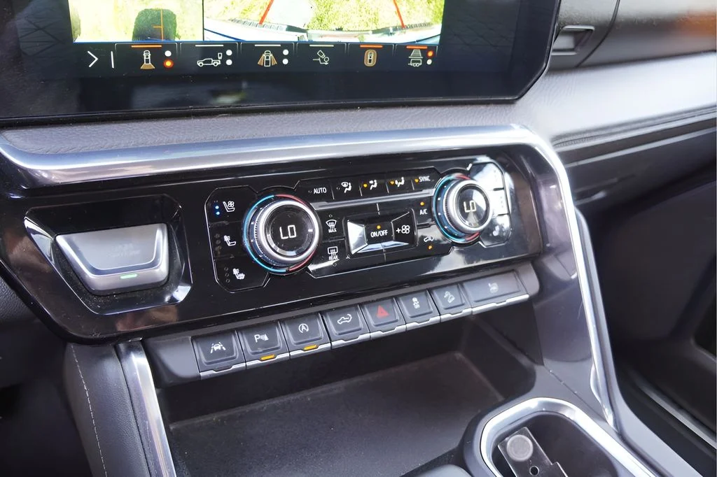 Used 2024 Onyx Black GMC Denali image 30