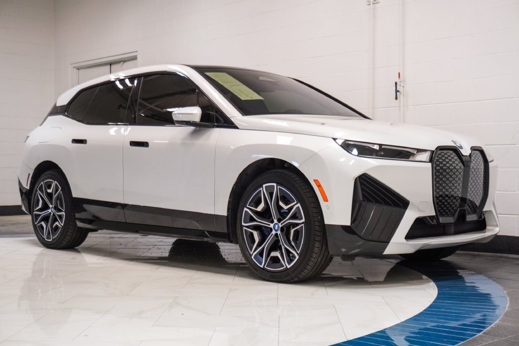 Used 2024 White BMW xDrive50 image 5
