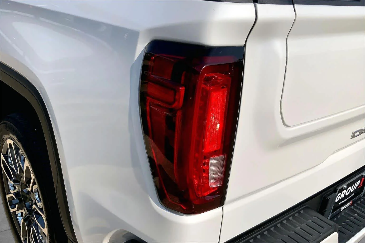 Used 2024 White Frost Tricoat GMC Denali Ultimate image 28