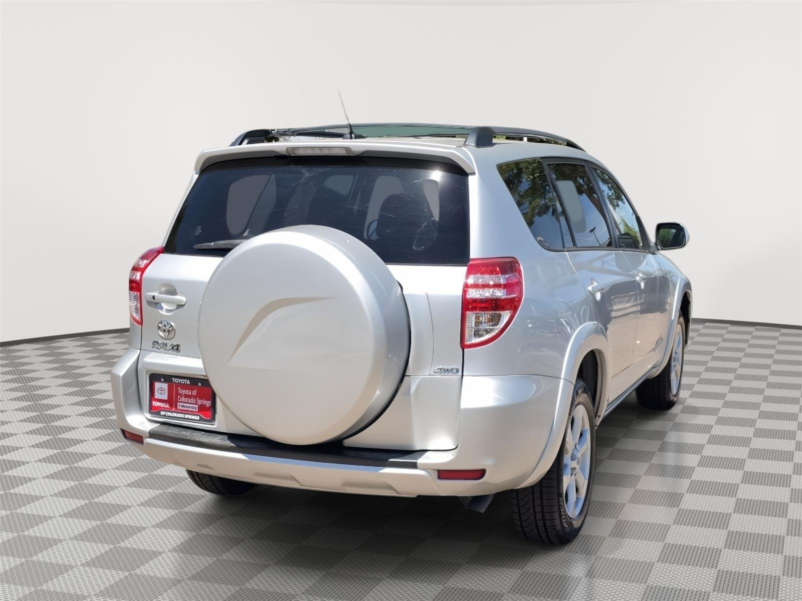 Used 2012 Classic Silver Metallic Toyota Limited image 44