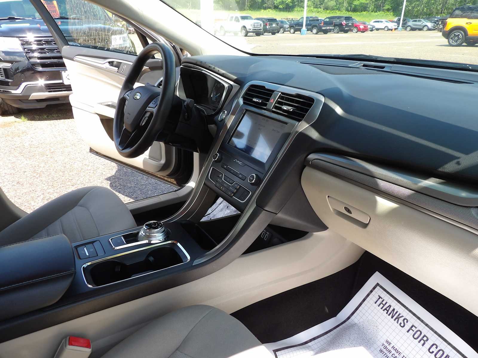 Used 2020 Agate Black Metallic Ford SE image 15