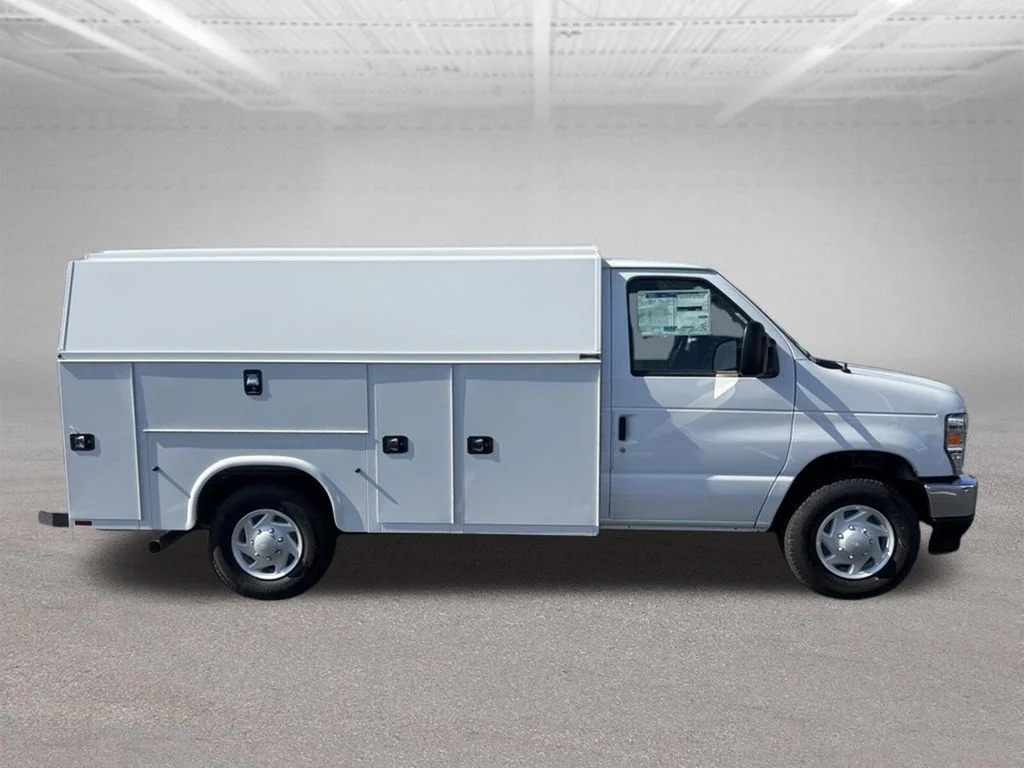 New 2026 Oxford White Ford E-350 SRW image 2