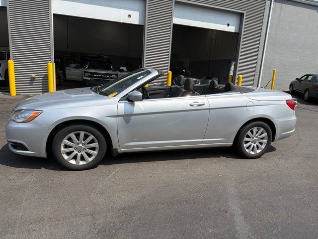 Used 2011 Silver Chrysler Touring image 4
