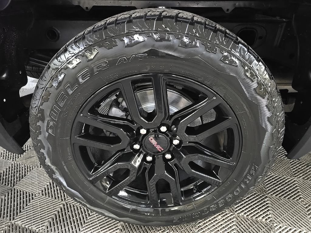 Used 2022 Silver GMC Elevation image 13