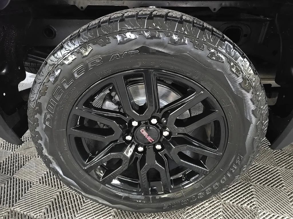 Used 2022 Silver GMC Elevation image 13