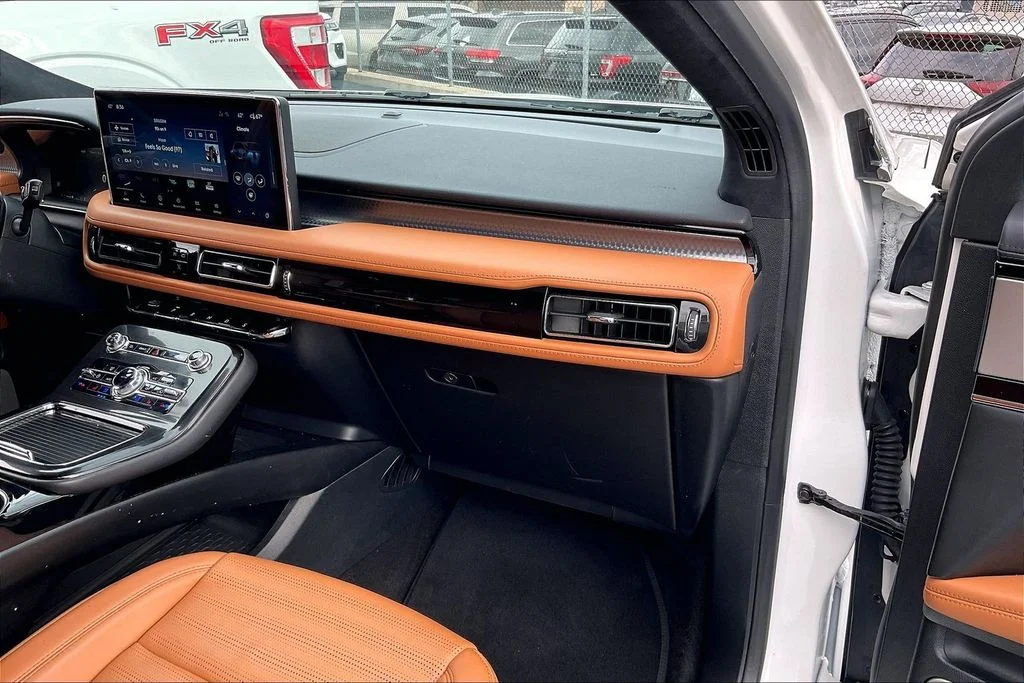 Used 2022 White Lincoln Black Label image 15